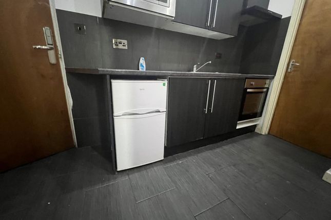 Thumbnail Flat to rent in Brays Lane, Coventry