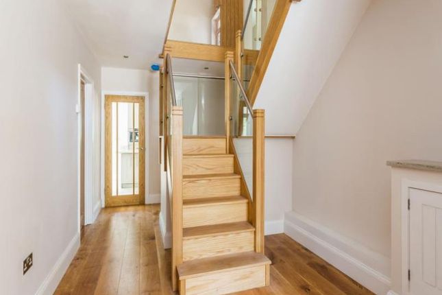 2, Longdown Lane North, Epsom photo 2