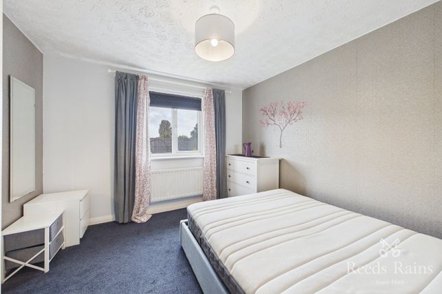 69, Greetland Drive, Manchester photo 4
