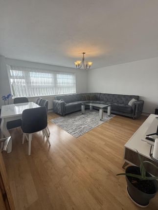 3 Bed Flat To Rent Basil Spence House, London N22