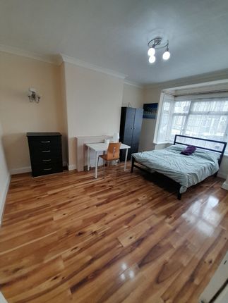 Shared accommodation to rent in Shaftesbury Road, London