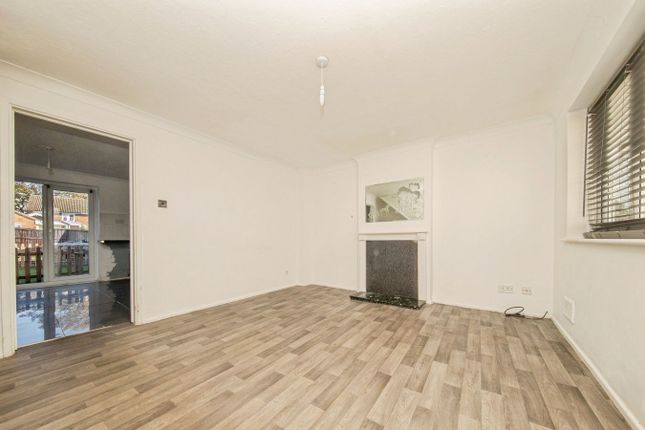 21, Blake Drive, Clacton-on-Sea photo 3