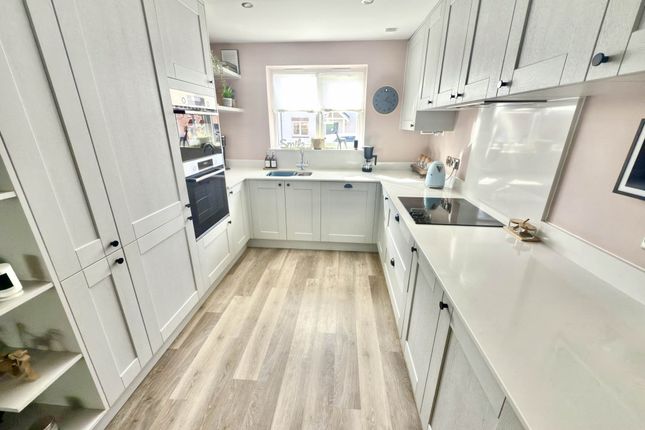 46, Fieldfare Crescent, Exmouth photo 2