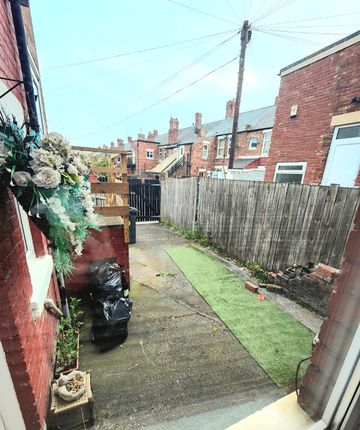 Flat to rent in High Street East, Wallsend