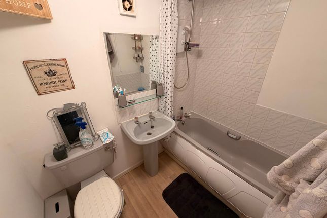 Flat 6, Eleanor Way, Waltham Cross photo 4