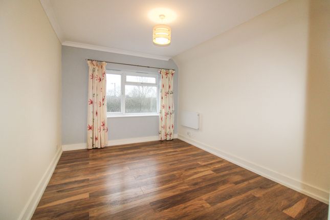 97b, Lynchford Road, Farnborough photo 3