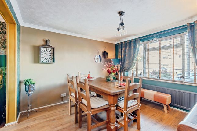 20, West Avenue, CRAWLEY photo 4