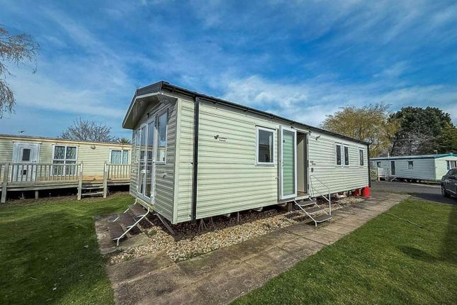 3-bed caravan on Holiday Home, Willerby Grassmere, Elmhirst Ave, Skegness, £24,500