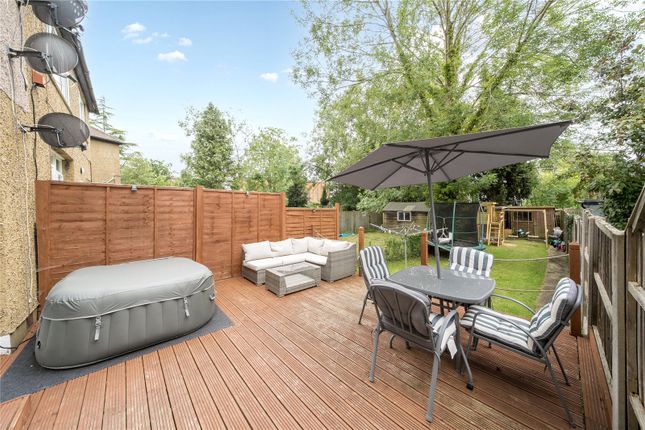 5, Valley Close, Middlesex photo 4