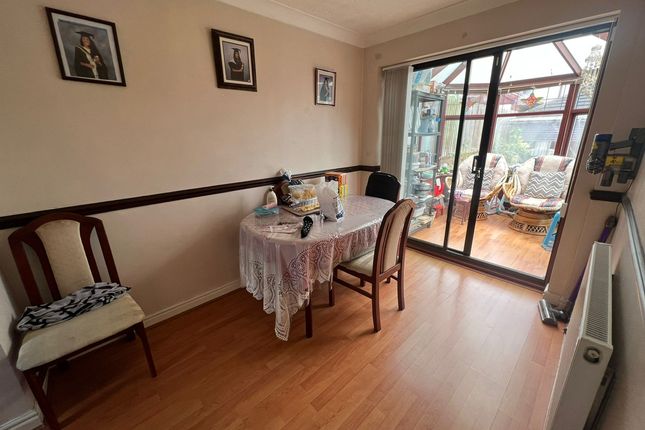 17, Penny Hill Drive Clayton, Bradford photo 3