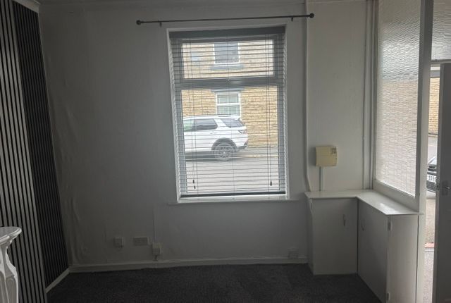 8, Crossley Street, Oldham photo 3