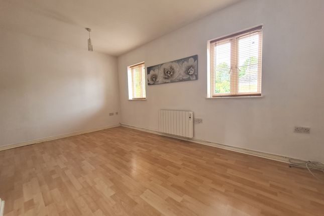92, Winton Road, Swindon photo 4