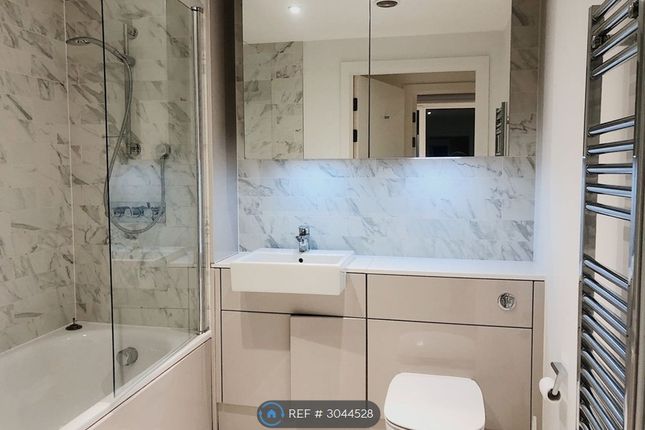 Apartment, Tarling House Walworth Square, London photo 5