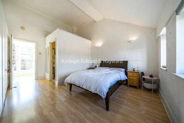 Woodland Crescent, London photo 2