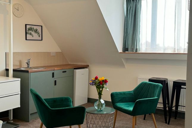 1-bed house on 007 Warmsworth Road, Room 6, Doncaster, £650/mo