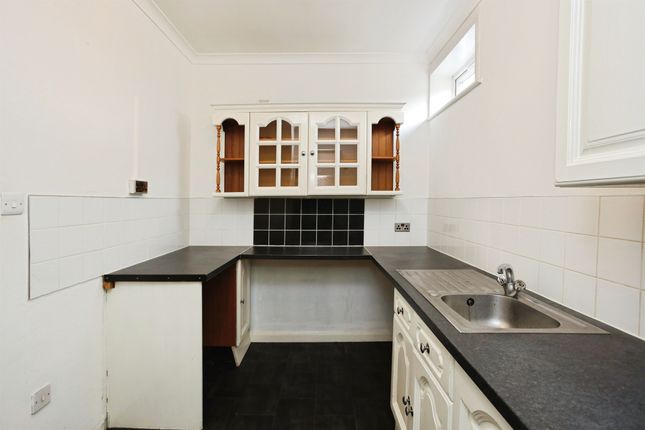 Flat 1, Scott House, Station Approach, Tonbridge photo 4