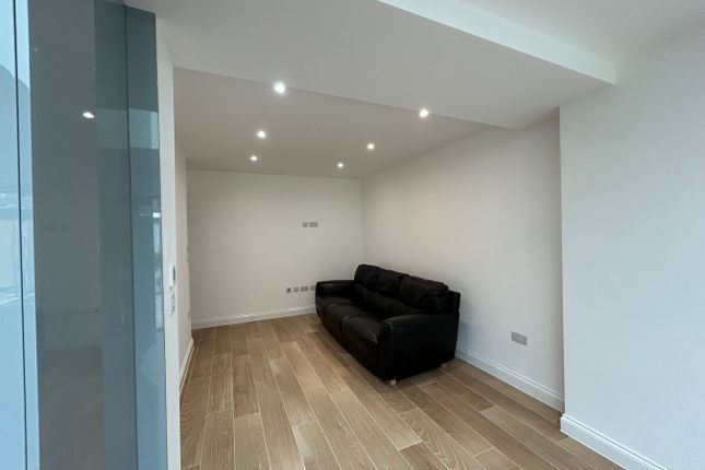 282, Bilton Road, Greenford photo 3