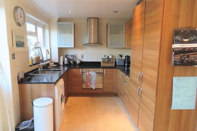 3 Hobart Court, Gunthorpe Road, Marlow photo 3