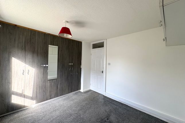 114, SHEFFIELD photo 4