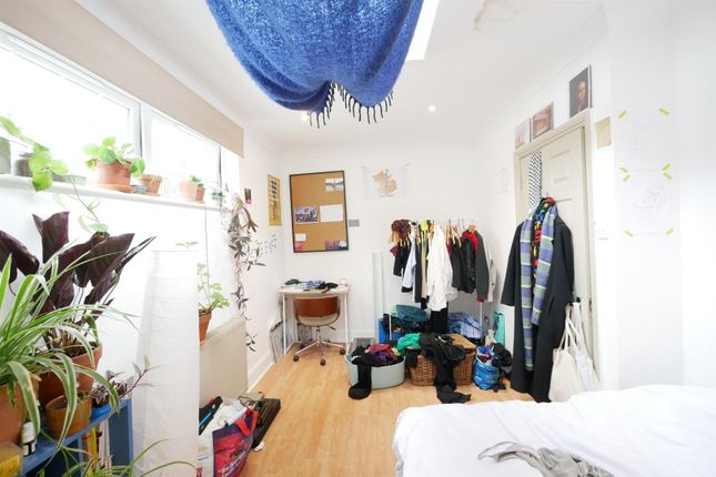 C, 42 Evering Road, London photo 5