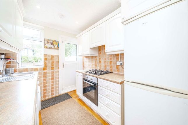 310, Lionel Road North, Brentford photo 4