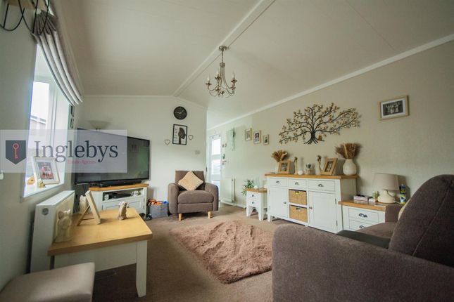 1-bed caravan on 62 Hazelgrove Residential Park, Milton Street, Saltburn-By-The-Sea, £135,000