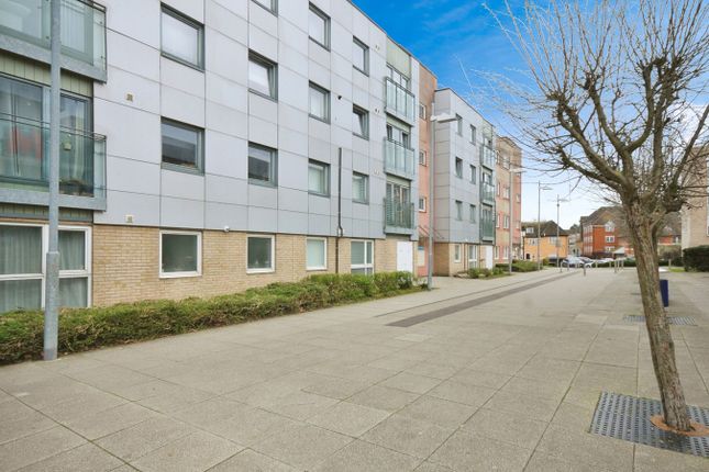 Flat for sale in Cray View Close, Orpington