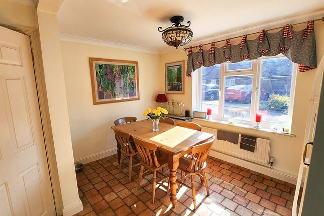 4, Moat Close, Sevenoaks photo 5