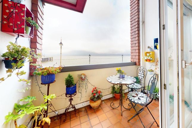 Flat for sale in Windsor Court, The Esplanade, Penarth