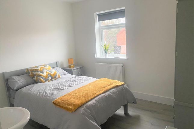Room 6, 13/14 Derby Road, Worcester photo 2