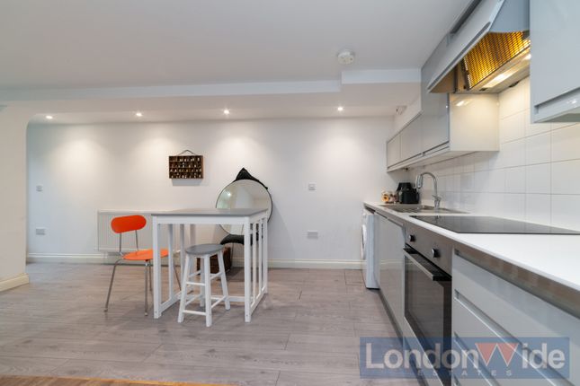 Thumbnail Flat to rent in Crossford Street, London