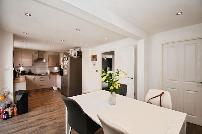 22, Petfield Drive, Hull photo 2