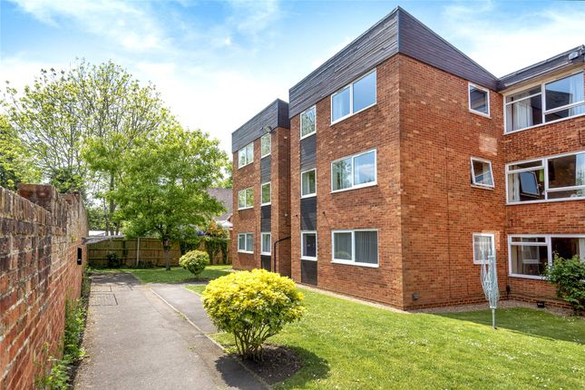 Thumbnail Flat to rent in Downham Court, Shinfield Road, Reading, Berkshire