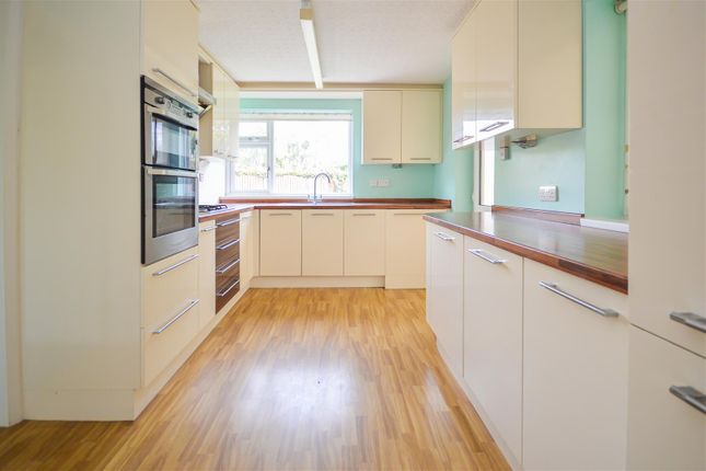 11, Park Avenue, Pontefract photo 3