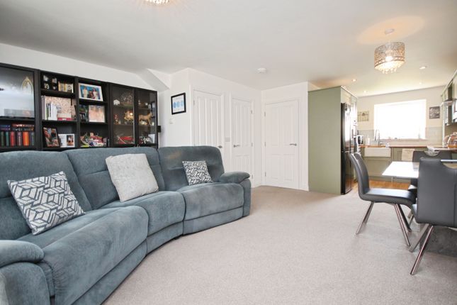 24, The Meadows, Lincoln photo 3