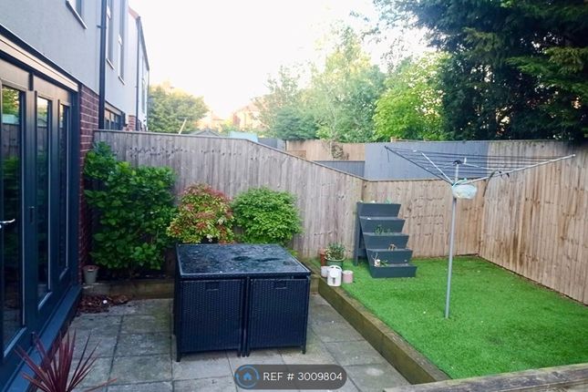 Bellerby Court, Heworth, York photo 2