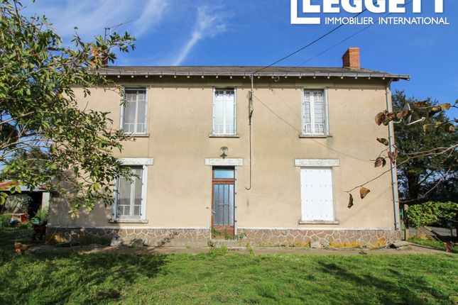Thumbnail Villa for sale in Luché-Thouarsais, Deux-Sèvres, Nouvelle-Aquitaine