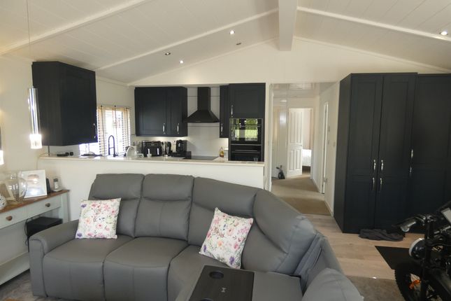 6, Lagoon Lodge, STAMFORD photo 2