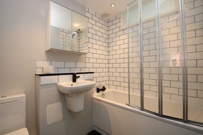 26, Roydon Court, Hemel Hempstead photo 4