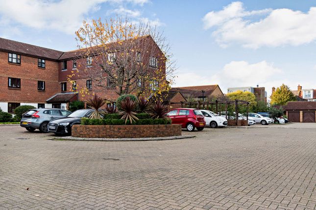 Flat for sale in Lewis Road, Mitcham