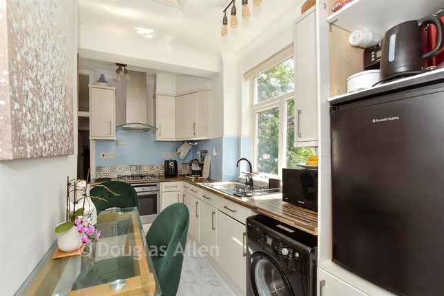 1A, Compton Avenue, Romford photo 3