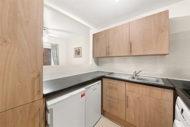 19, Woodlea Court, Uxbridge photo 3