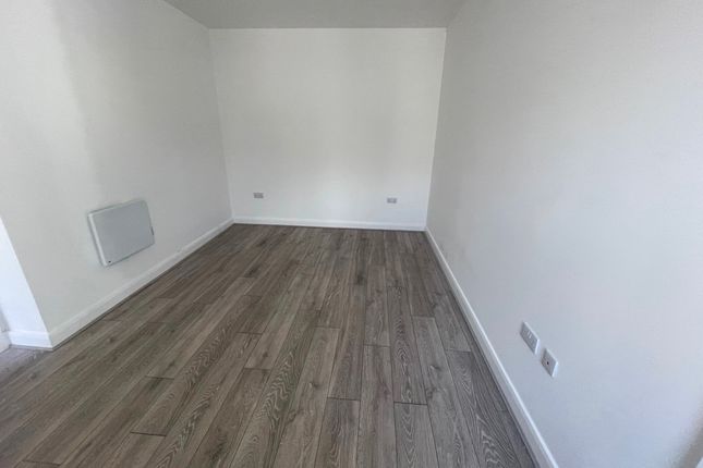 Flat 2, Llanelli photo 5
