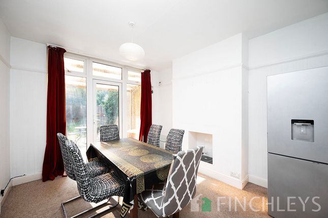 8 Lynton Avenue, London photo 4