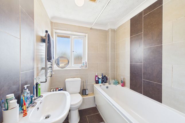 6 Thistle Close, Thetford photo 4