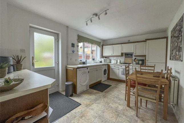 2, Sorrel Close, Wiltshire photo 3
