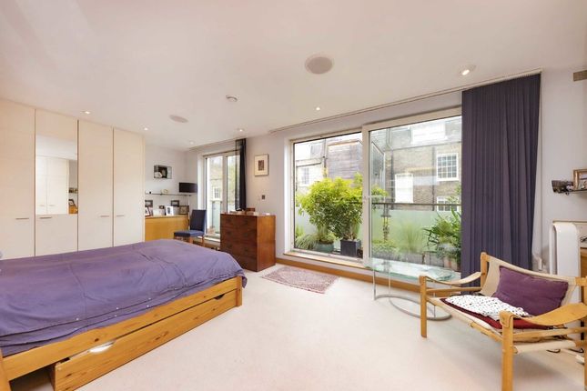 Flat for sale in Brownlow Mews, London