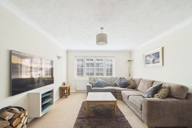 7, Rook Way, Horsham photo 4