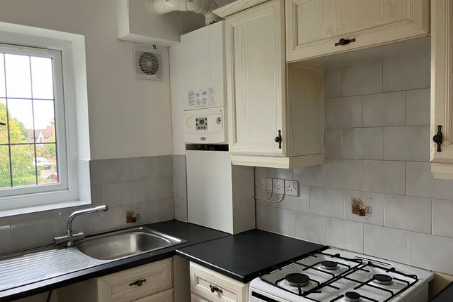 33, Lakeside Chase, Leeds photo 3
