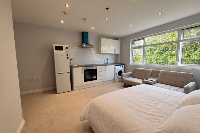 147D HIGH ROAD, LONDON photo 4